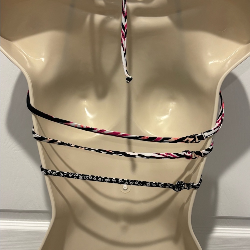 VOLCOM BATHING SUIT TOP - Picture 3 of 3
